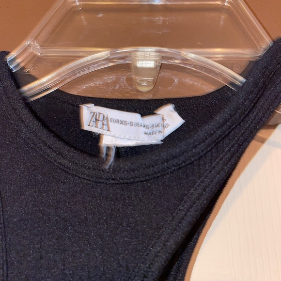 ZARA 2 Keyhole Ribbed Tank Tops - Picture 2 of 7